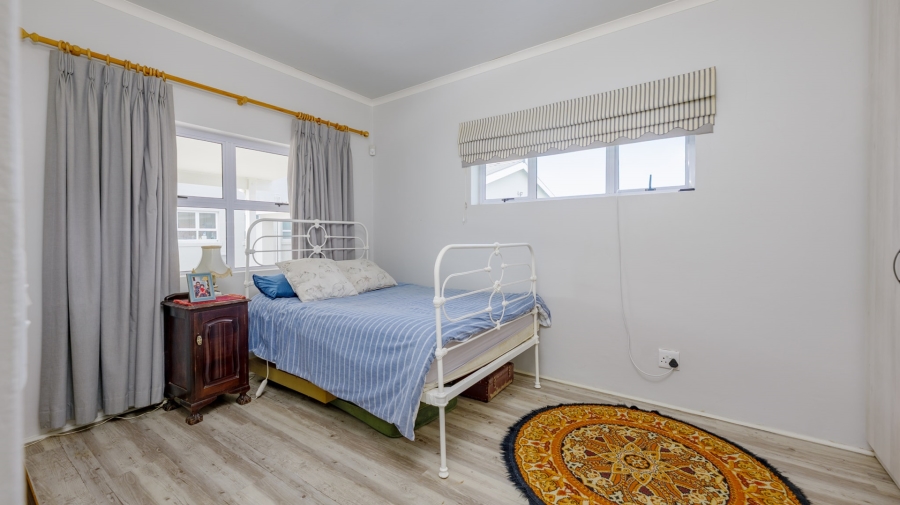 7 Bedroom Property for Sale in Struisbaai Western Cape
